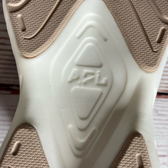 New APL Streamline Sneakers in Rose Dust/Champagne/White Sz 10.5 - Picture 9 of 11